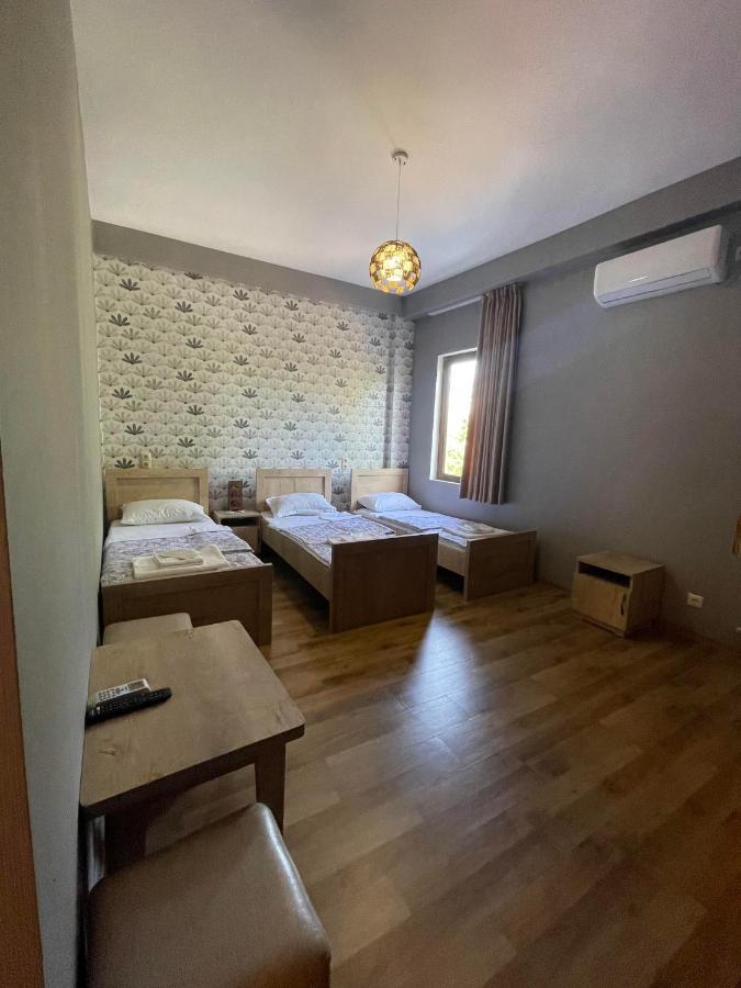 Hotel Traveler Кутаиси Екстериор снимка