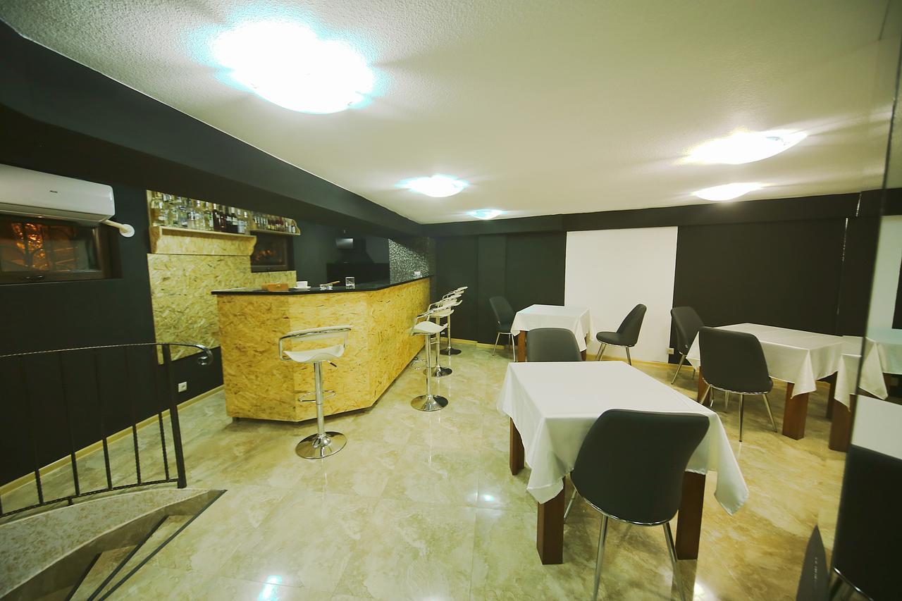 Hotel Traveler Кутаиси Екстериор снимка