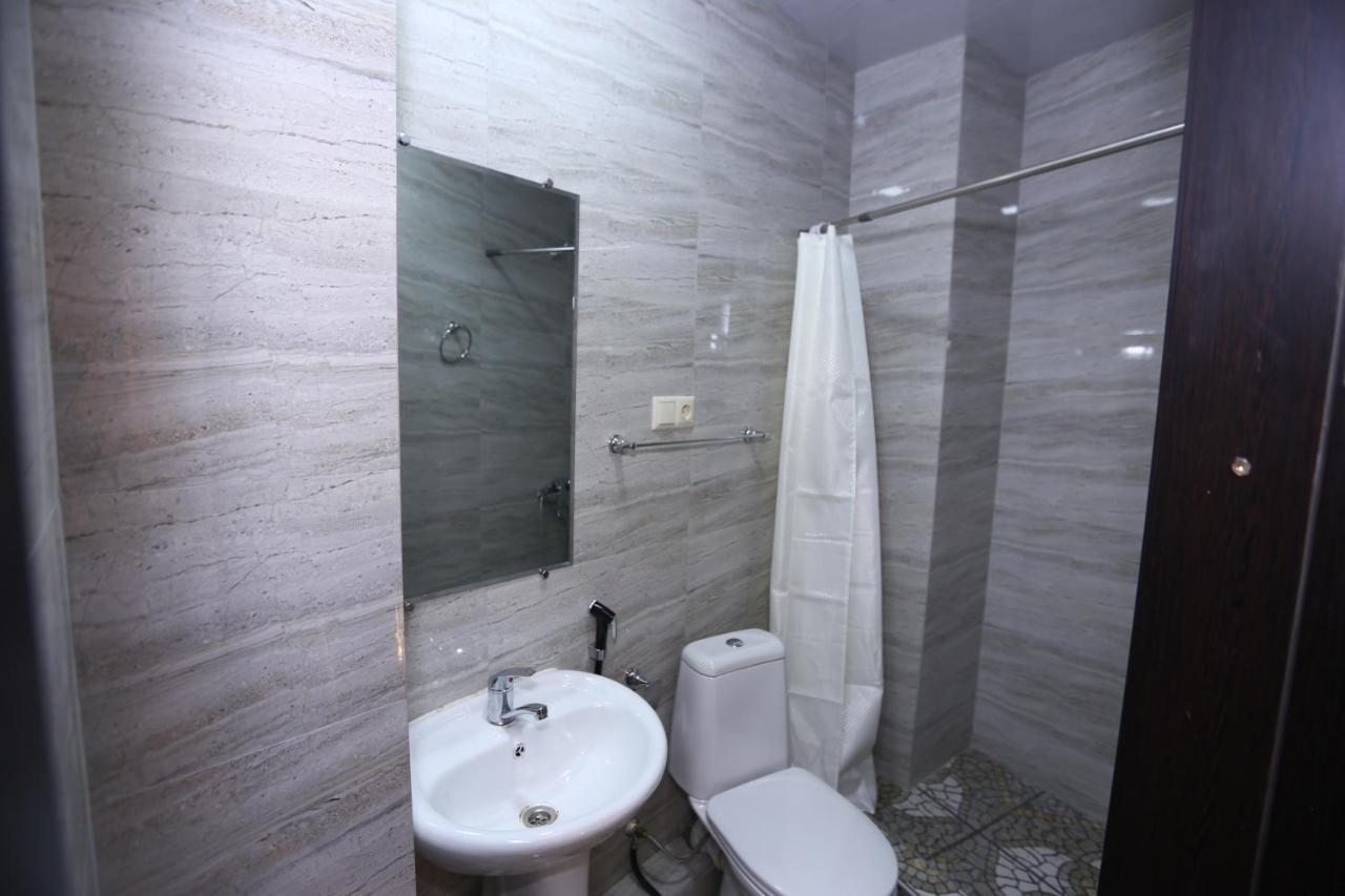 Hotel Traveler Кутаиси Екстериор снимка