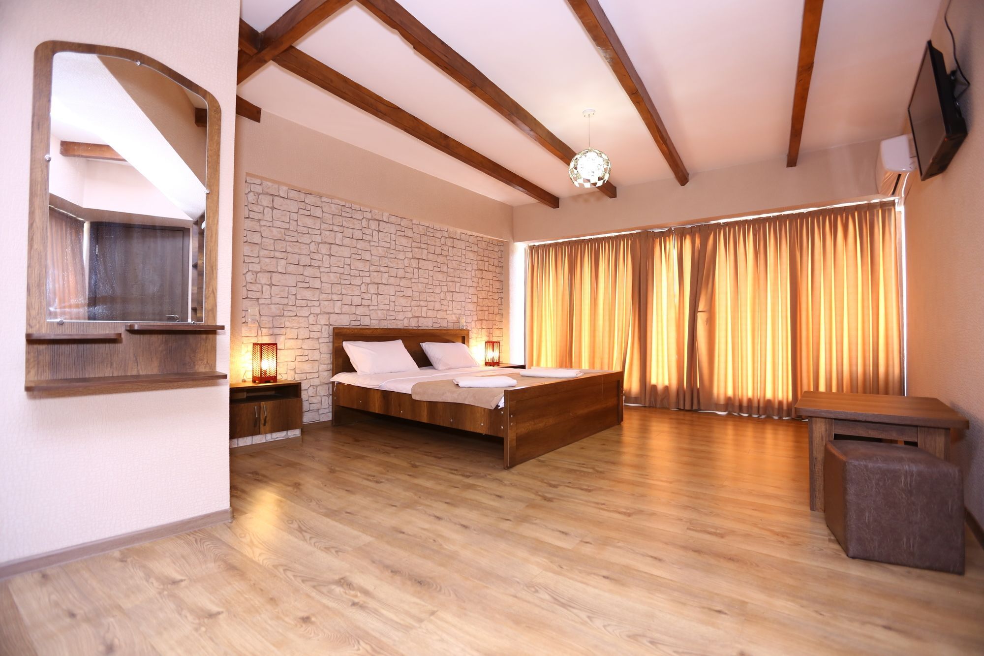 Hotel Traveler Кутаиси Екстериор снимка